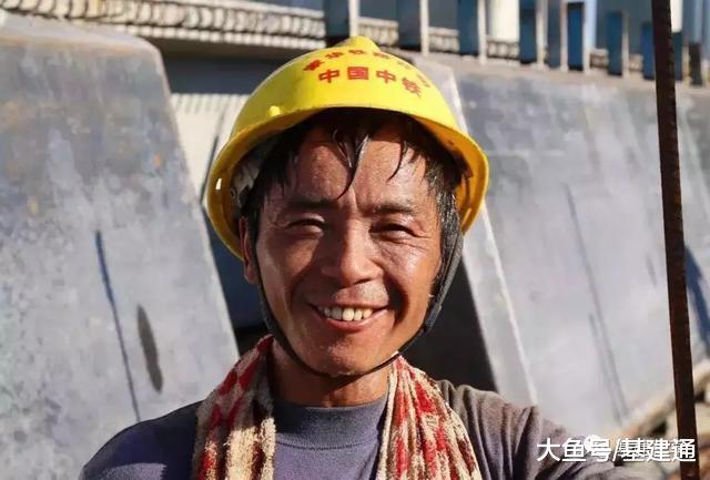 港珠澳大桥背后, 是这群人14年的青春!