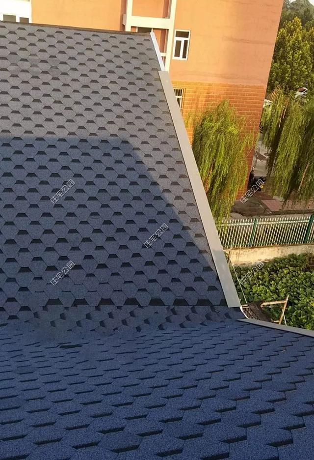 农村平房加层用轻钢, 老旧平房变现代时尚幼儿园, 前后对比太惊人