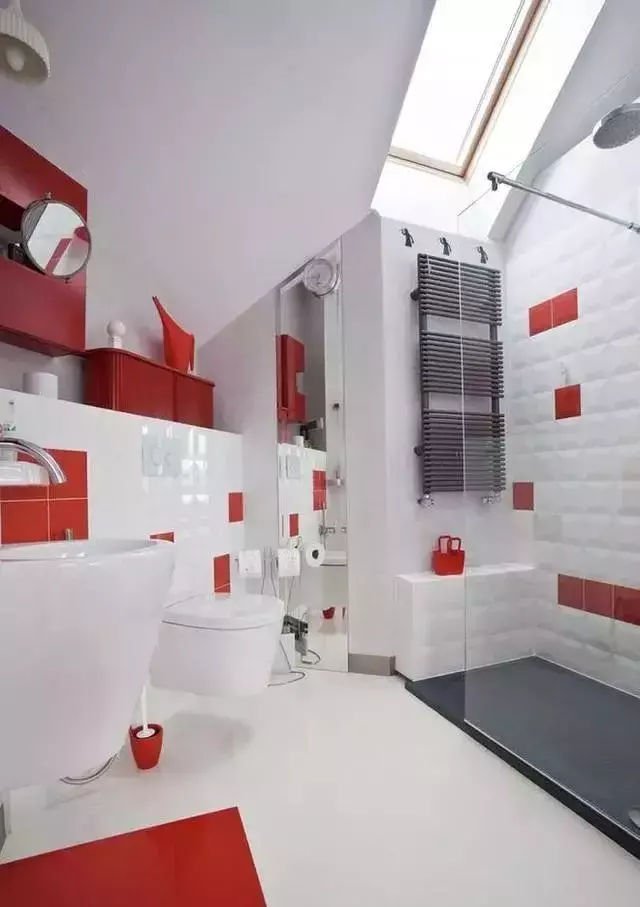 上海帅哥打造loft公寓, 这斜面设计, 小心撞到头!