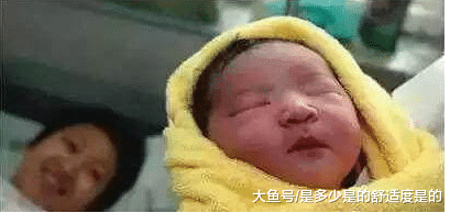 产妇生孩子没力气, 要求剖腹产的时候护士说话了, 孩子瞬间顺利出生