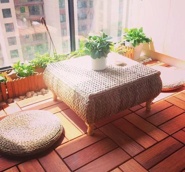 越来越多人阳台不铺瓷砖了, 现在流行这种, 好看又不过时!