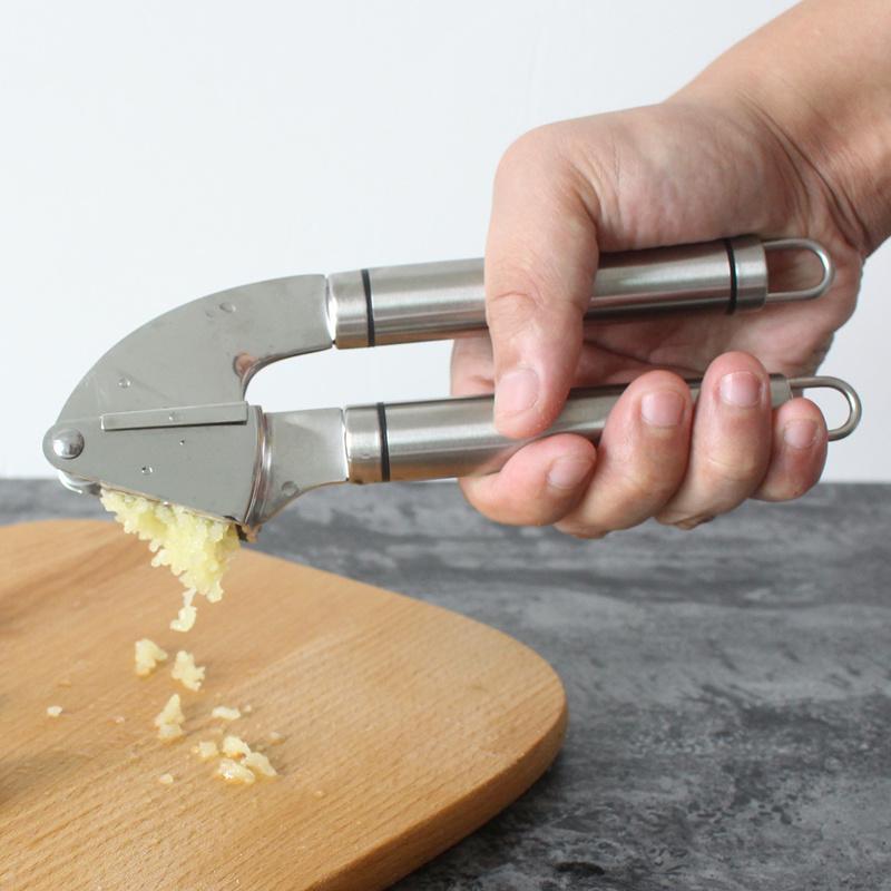 九成人剁肉切菜只用菜刀, 真傻! 瞧瞧下图做法, 现在学还不晚