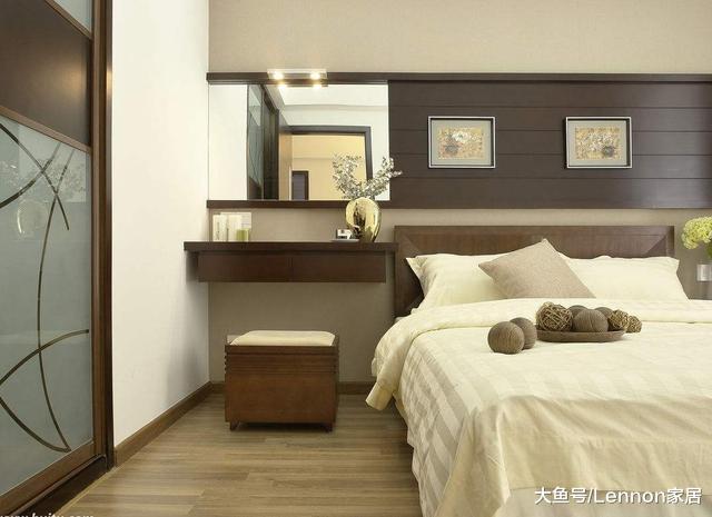 老师傅家的床头柜都这样摆, 代表着财源广进, 有钱人一看就懂