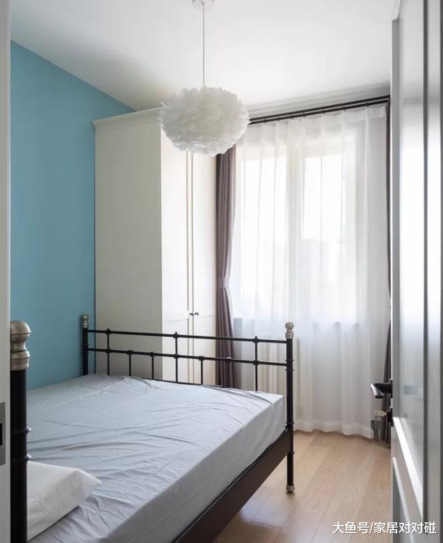 老公坚持客厅屋顶“铺地板”, 个性极了! 阳台垫高更实用, 晒晒!