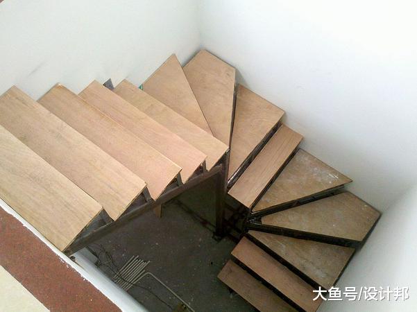 老公不过给农村老房加了个钢制楼梯, 竟引得全村人抢着来围观!