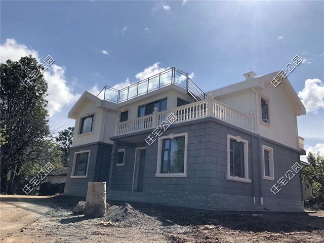 云南何先生拆掉农村中式四合院, 只为40万建欧式别墅, 可惜吗?