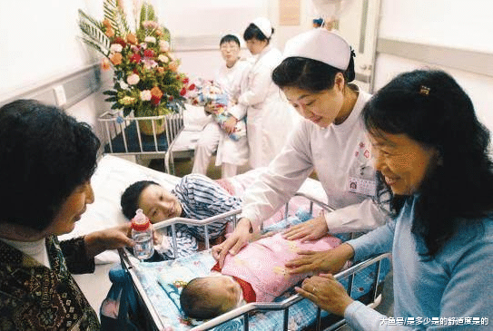 45岁孕妇肚子痛以为是吃坏肚子, 送医院检查, 医生笑弯腰