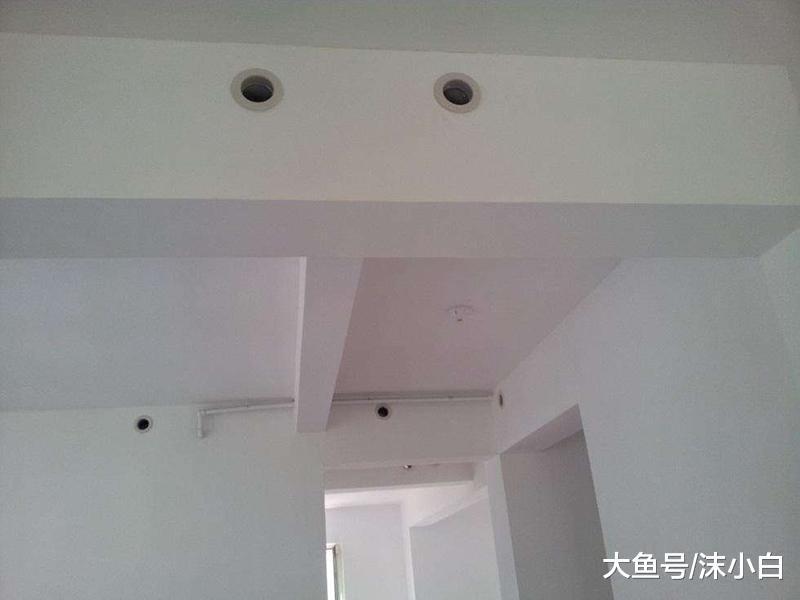 为了装空调, 邻居在阳台挑梁上钻孔! 我为了安全告知物业, 有错?