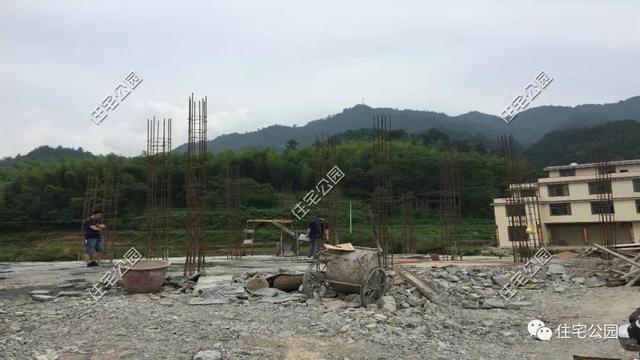 湖南70后为创业5年未归家, 深圳打拼20年, 终200万农村建最美别墅
