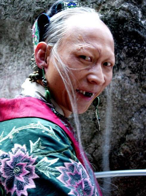 和陈坤赵薇是北影同学, 长得丑只能演反派, 娇妻却不输任何明星