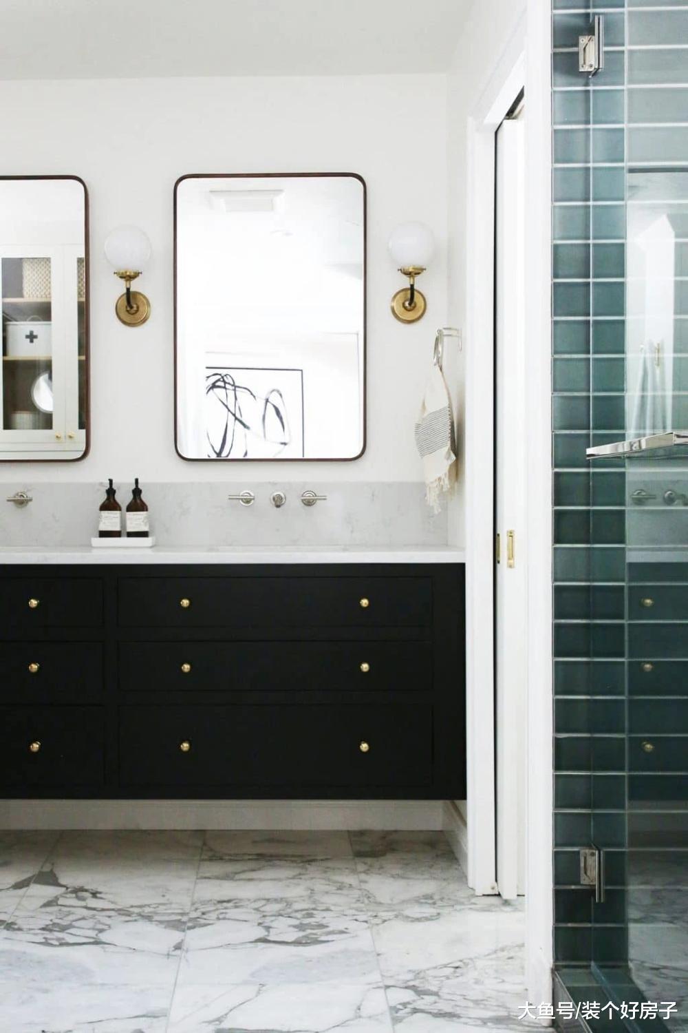 他为妻子和三个女儿, 打造了一个坐拥无敌湖景和十个房间的豪宅!