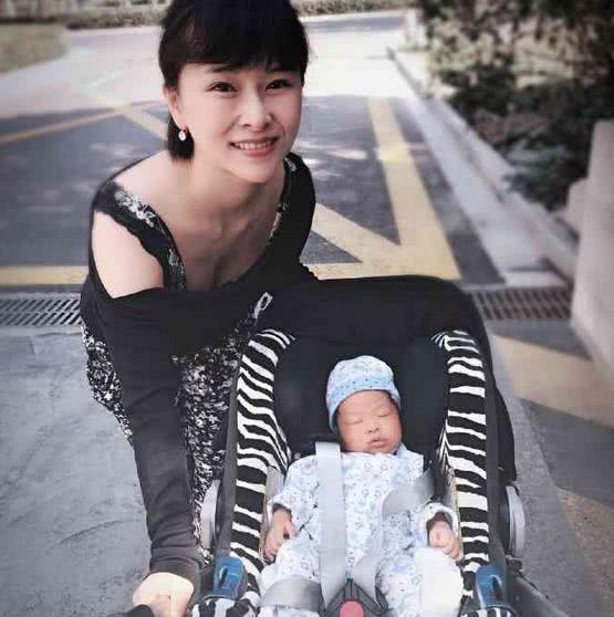 她是最美舞蹈演员, 地震中失去双腿, 今连生两胎美出天际!