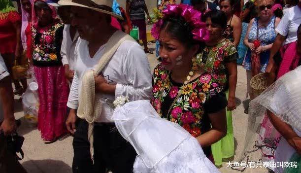 200年传统! 墨西哥市长必须「和母鳄鱼公主结婚」, 网友: 「怎麽洞房? 」