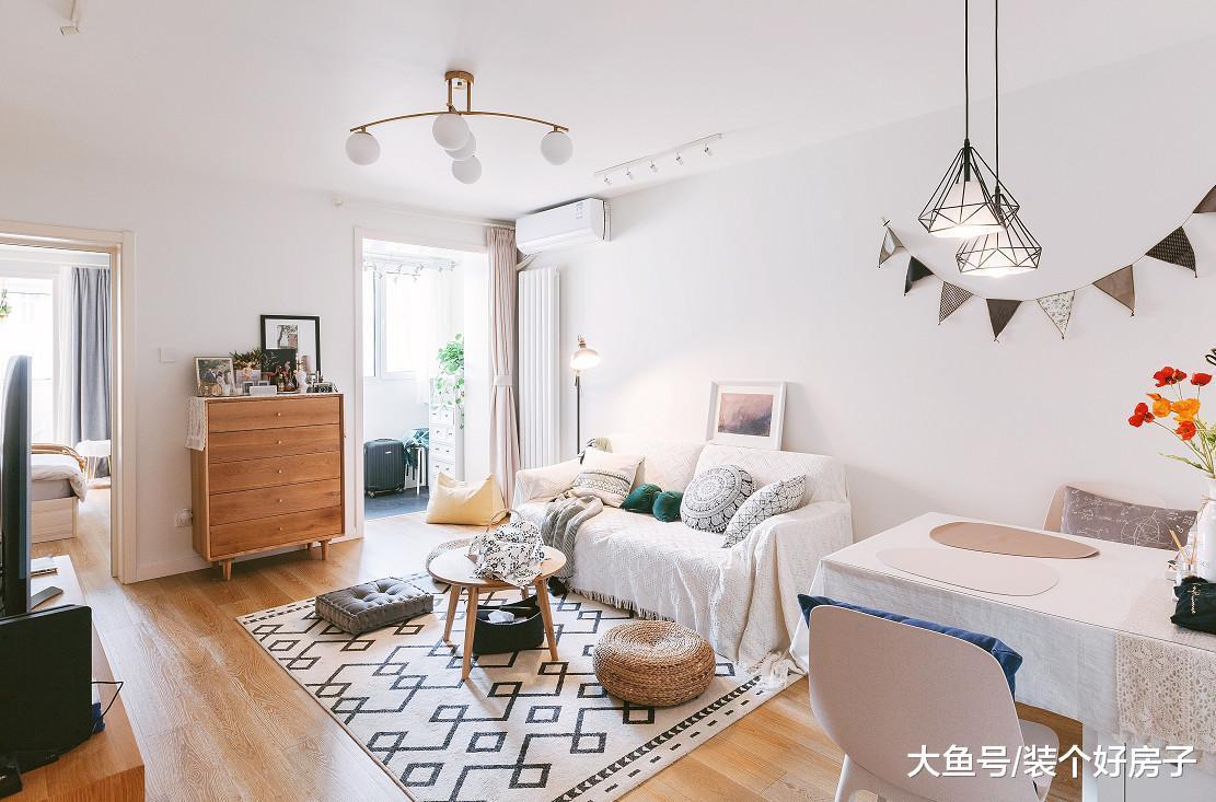 68㎡小两居, 改下桌子和墙面, 就多出一个独立餐厅!