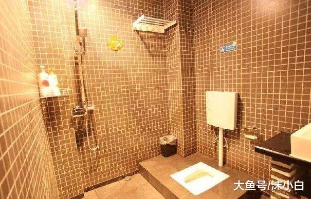 蹲便器为什么要架在8公分的高台上? 原来是为了这目的! 防堵塞