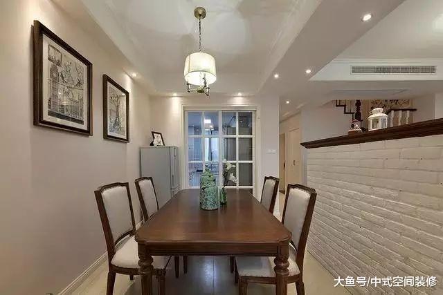 不过是在客厅多砌上半截墙面, 小区同期房的业主们竟纷纷效仿!