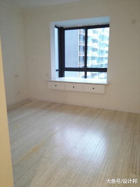 晒晒我家新屋, 有点丑, 但头一次见将阳台和客厅连起来!