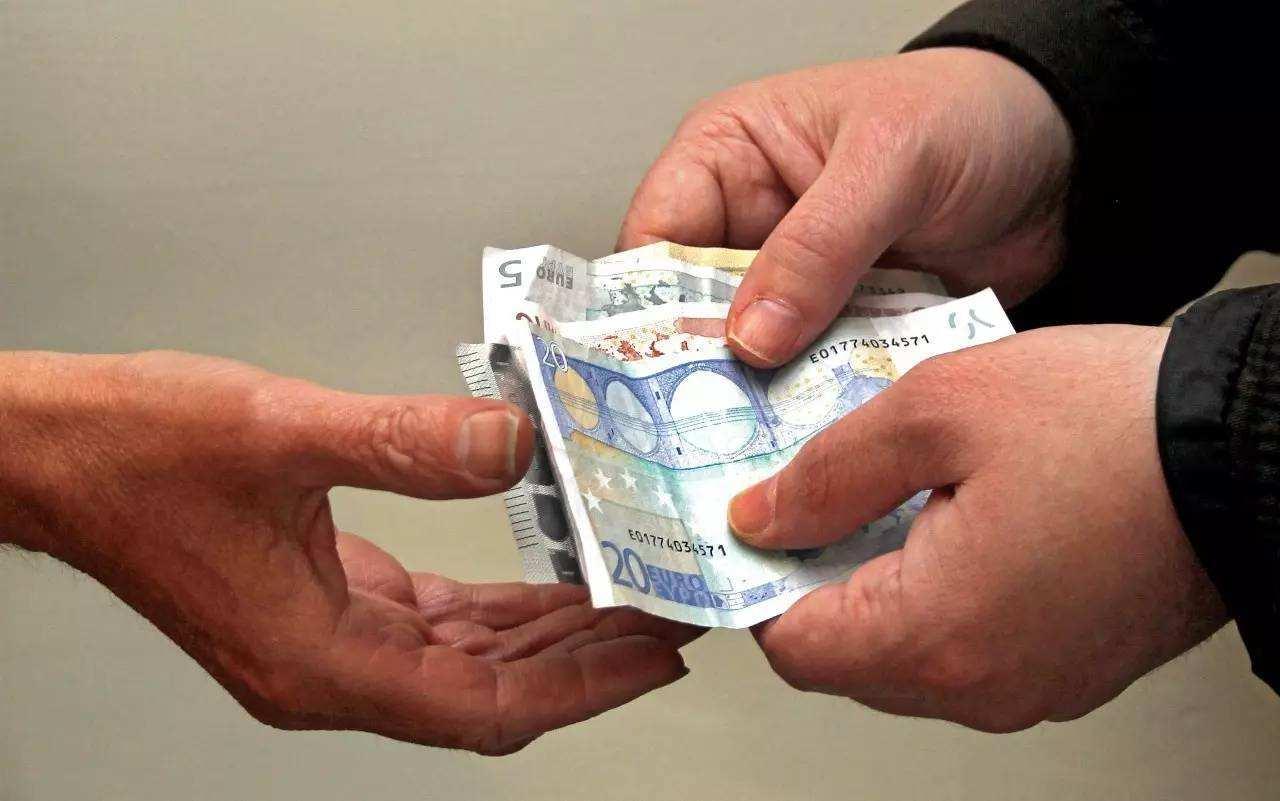 银行 某网友信用卡逾期消除后授信额度从8000飙到30万的经历!