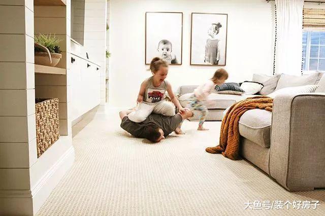 他为妻子和三个女儿, 打造了一个坐拥无敌湖景和十个房间的豪宅!