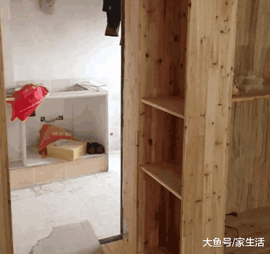 头一次见把卫生间装在衣柜里, 太聪明了, 邻居看完都来效仿