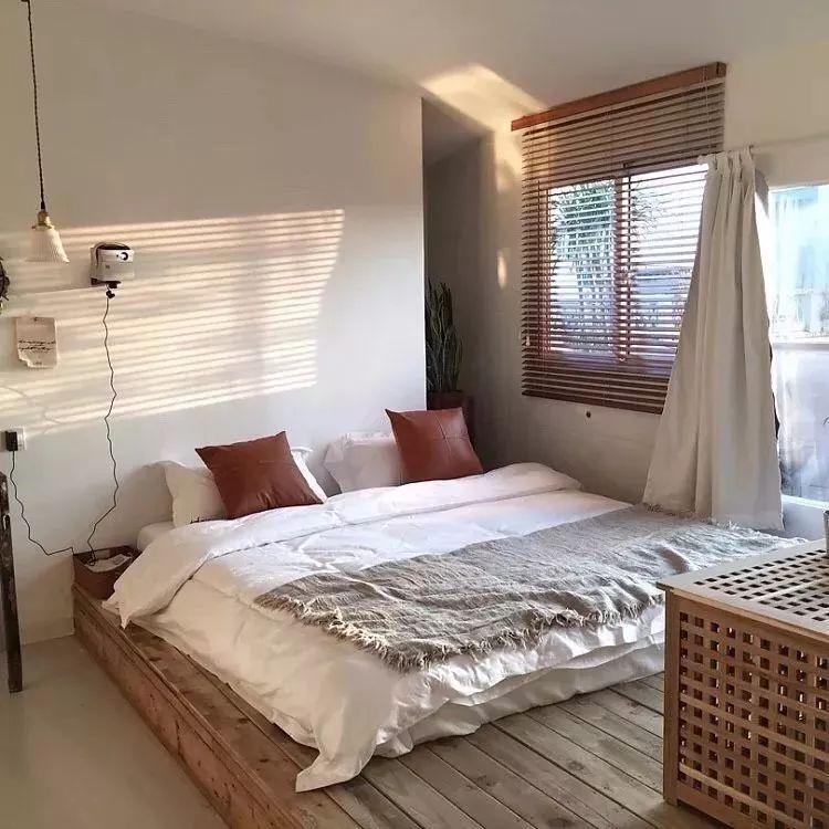 卧室不用床头柜, 怎么布置好?