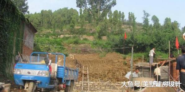 7万也能建房? 六旬老人农村建的房就这个价, 一层照样闲云野鹤!