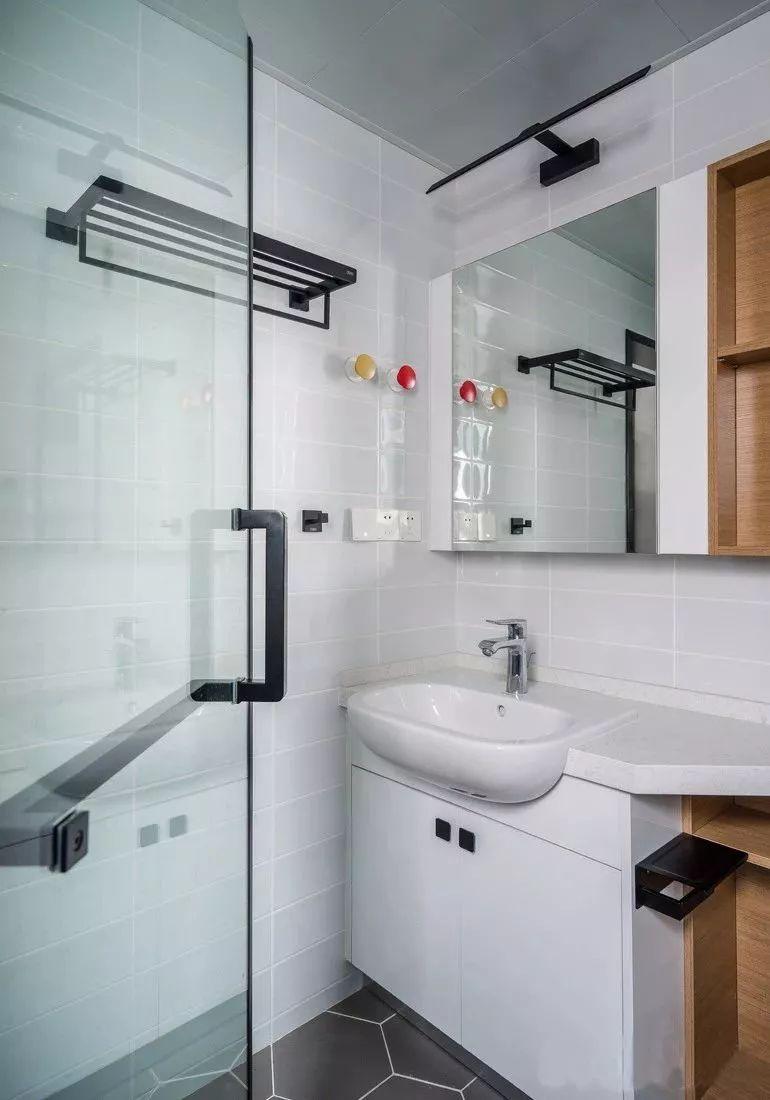 卫生间的毛巾往哪挂?