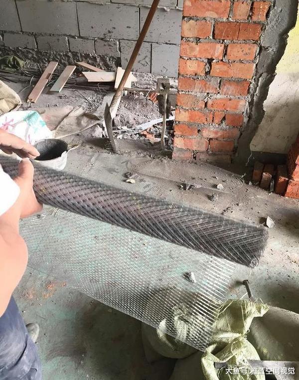 原来新墙要装上这个才稳固, 我家装错差点被骗光所有钱!