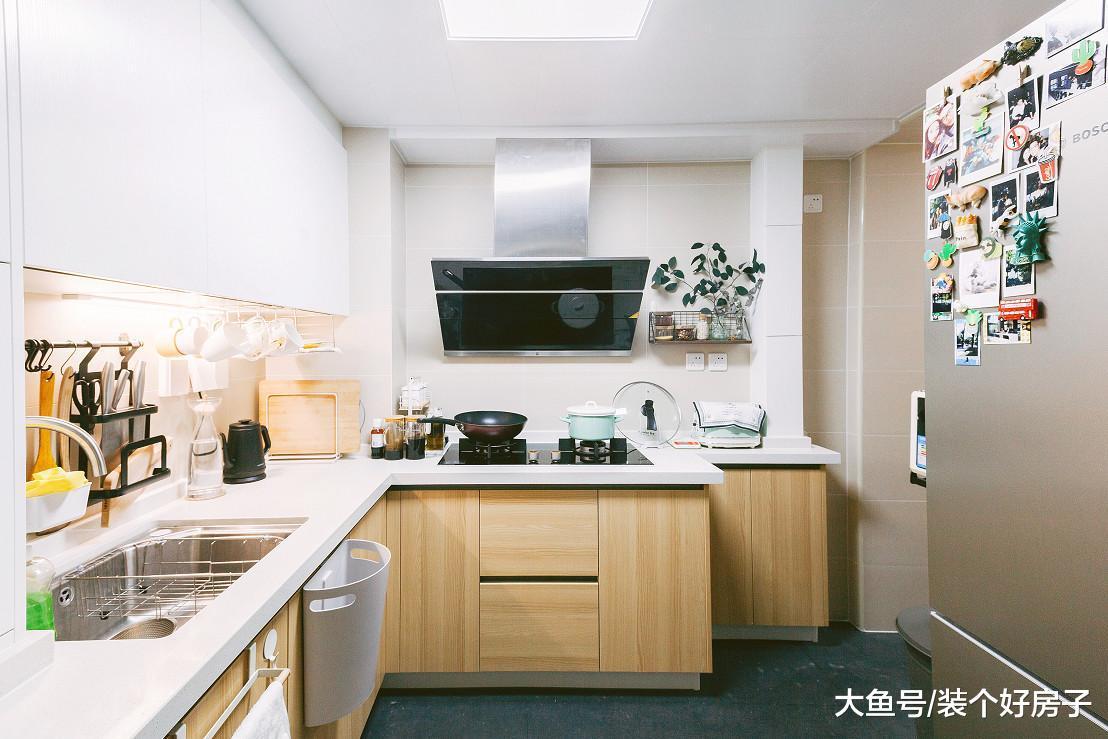 68㎡小两居, 改下桌子和墙面, 就多出一个独立餐厅!