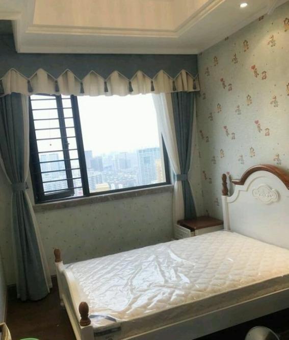 婆婆真豪气, 新房装修完送价值30万的家具, 光餐桌就2万多!