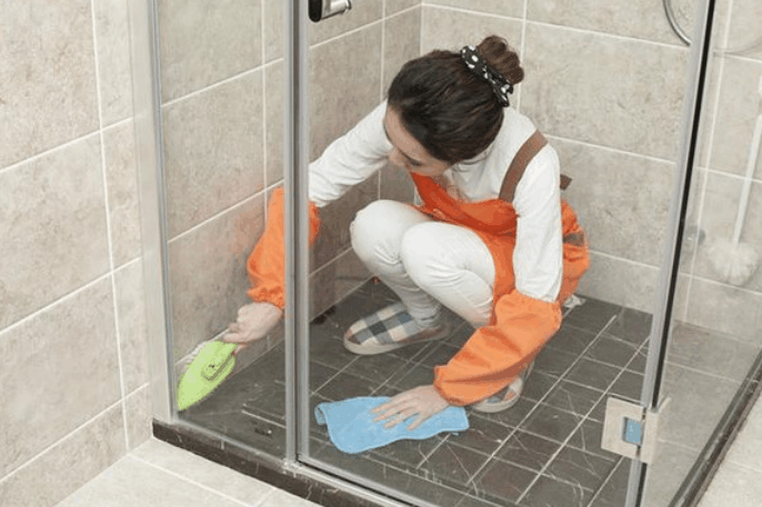 老婆闲得无聊“捣鼓”卫生间, 被这么一搞, 惹得邻居都来拍照学习