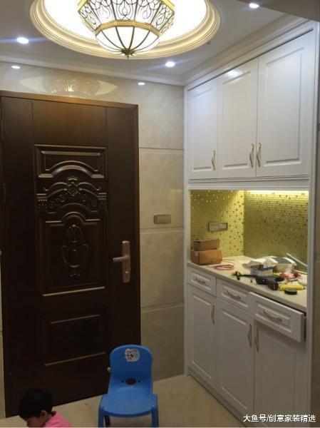 新房刚搬进去住, 下血本打造大理石背景墙, 却被吐槽像墓碑!