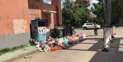 合肥这些小区被物业坑惨了! 垃圾遍地、房子贬值 你怎么看?