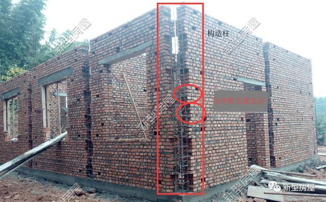 农村自建房, 砖混房这样施工是错的, 为什么包工头视而不见?