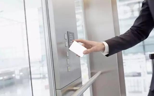 小区电梯按次收费, 乘坐一次0.15元, 业主一脸疑惑!