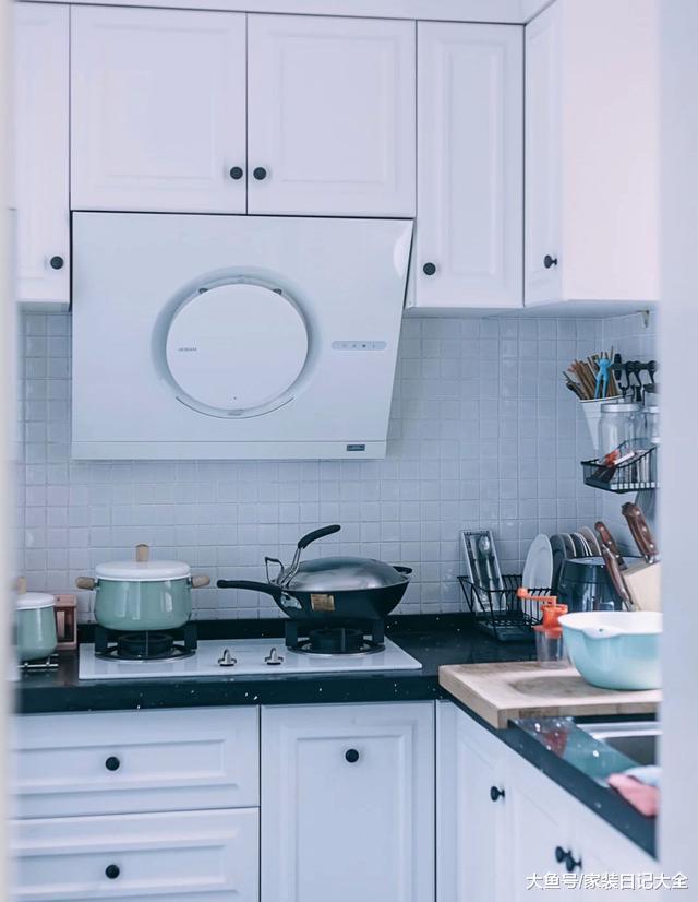 老婆坚持在客厅墙上开个洞, 完工才发现太机智, 给大家晒晒!