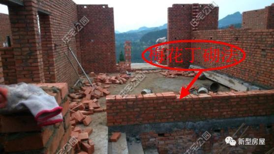 农村自建房, 承重墙体明明不能这样砌, 为什么包工头视而不见?