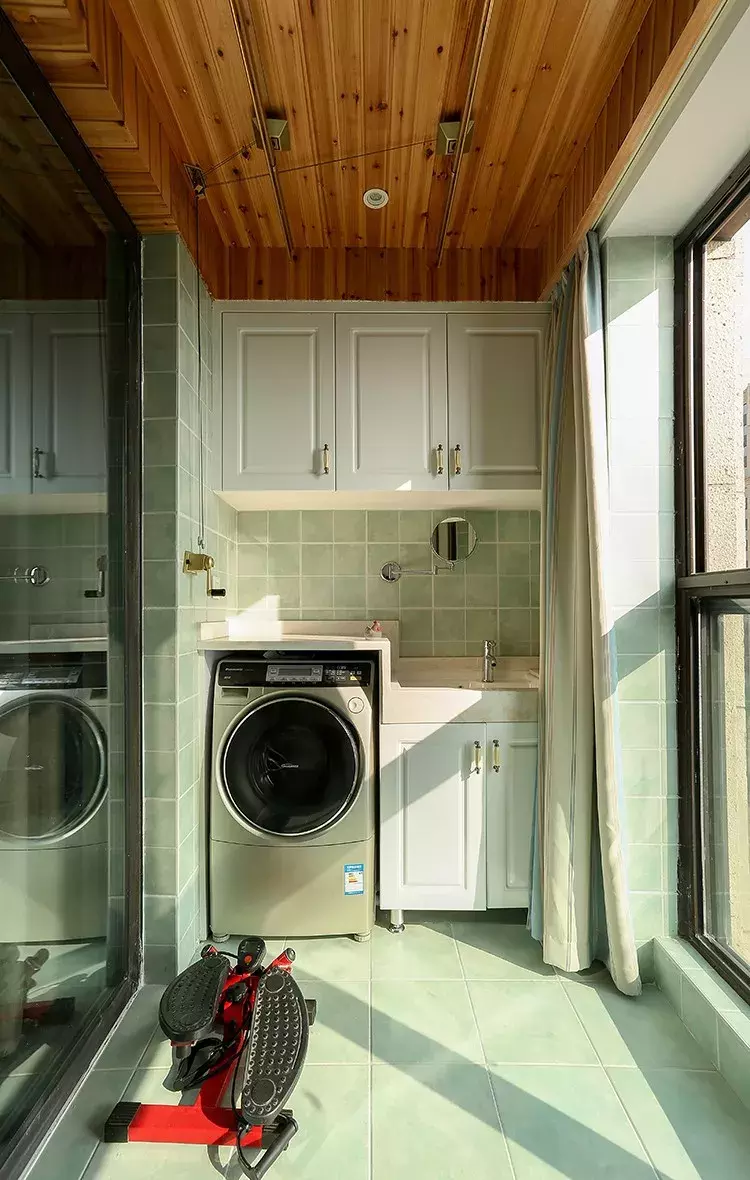 实用的阳台设计当中不能少了洗手台, 很美观也很好用