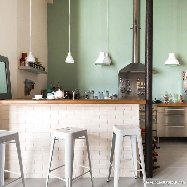 现在厨卫不流行贴瓷砖了, 只刷乳胶漆就让人眼前一亮, 效果好很多!