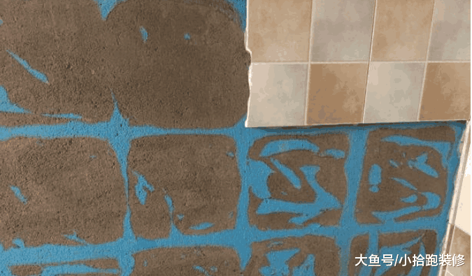 墙砖脱落, 业主让泥工承担损失, 而泥工却说: 最多工资不要