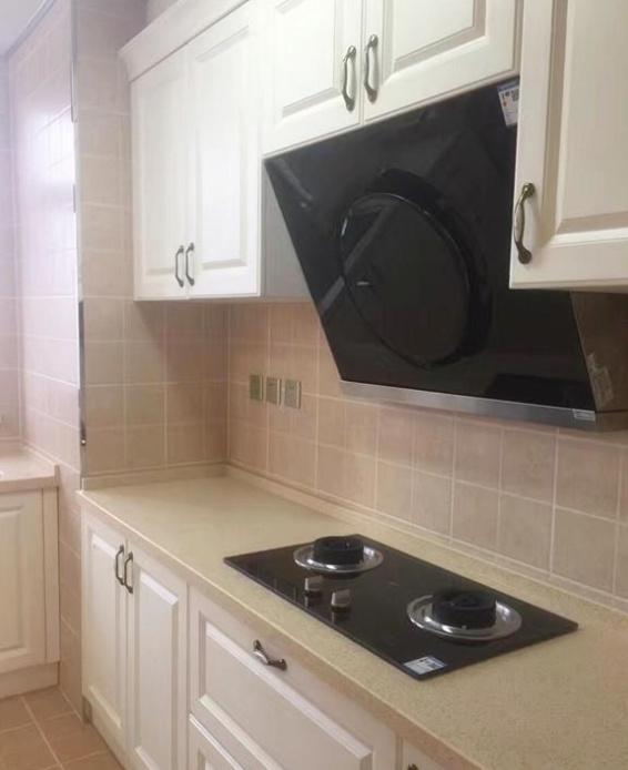 参观闺蜜20万装修的新房, 进门我就愣住了, 电视柜难看