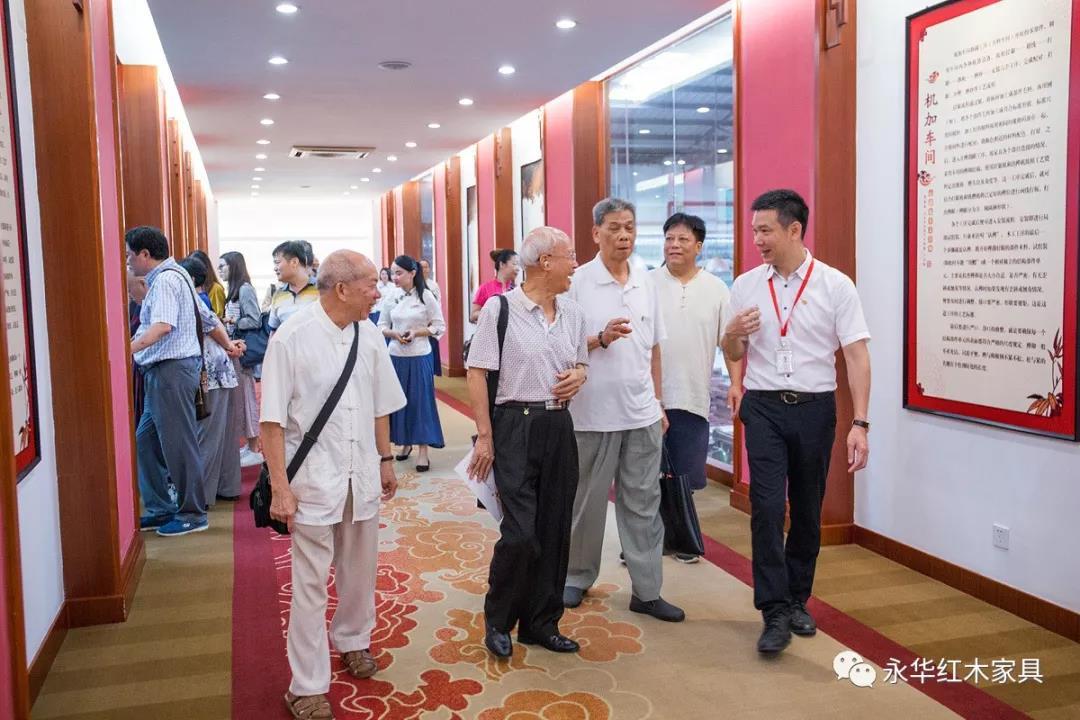 喜讯 | 永华红木光荣入选“区民营企业2017年度品牌100强”, 荣获“突出贡献民营企业”称号