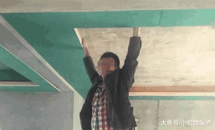 吊顶做好, 师傅说不用验收了, 看到他这样做, 我知道原因了