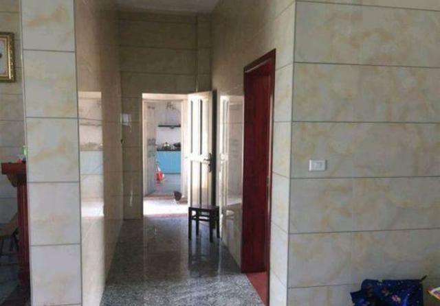 我在老家花了70万盖了400㎡房子, 同事在城里花70万只买了80㎡