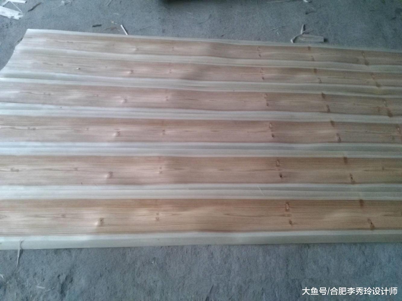 贪小便宜吃大亏, 我用木皮贴地板! 费时又费力, 朋友: 你图的啥?