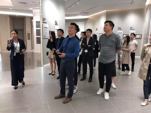 NEWS | 佛山南国鼎峰装饰公司设计师团队参观鹰牌2086新展厅