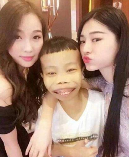心疼吗? 陈山封杀后拿着网友的钱豪车美女, 连身份都是假的!