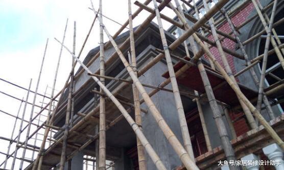 游子回农村老家狂砸50万建别墅, 九阶入户台阶成笑柄, 羞的不敢回家