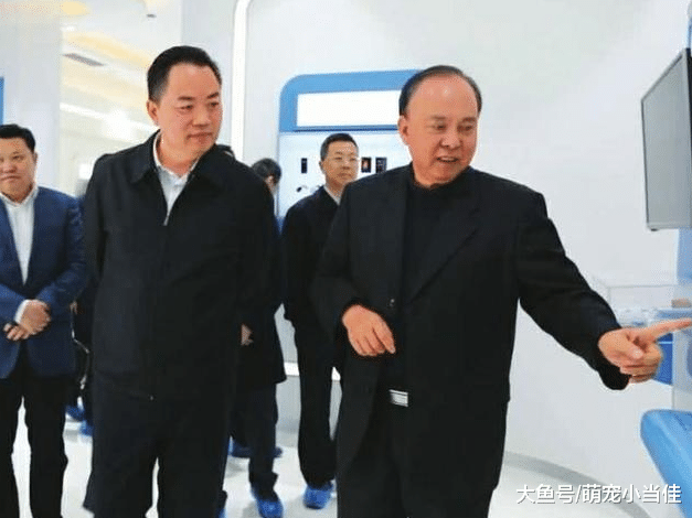 在李嘉诚的老家, 他才是真正首富, 只有初中文化却曾经当过副市长