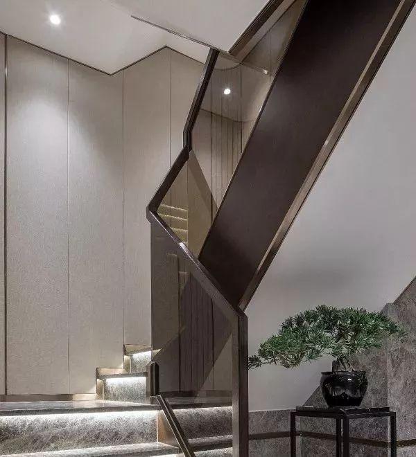 有楼梯的房子, 扶手怎么装?